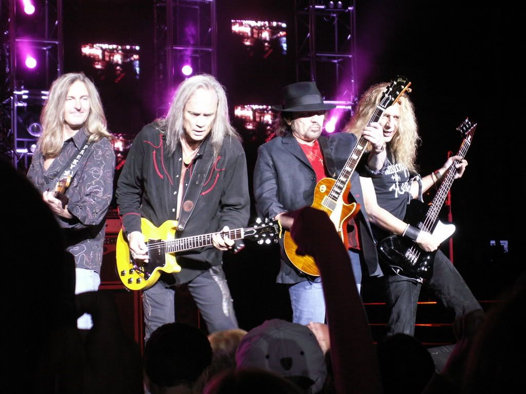 NEW Lynyrd Skynyrd Concert Pictures Down South Jukin'?
